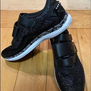 EUC new balance spin shoes